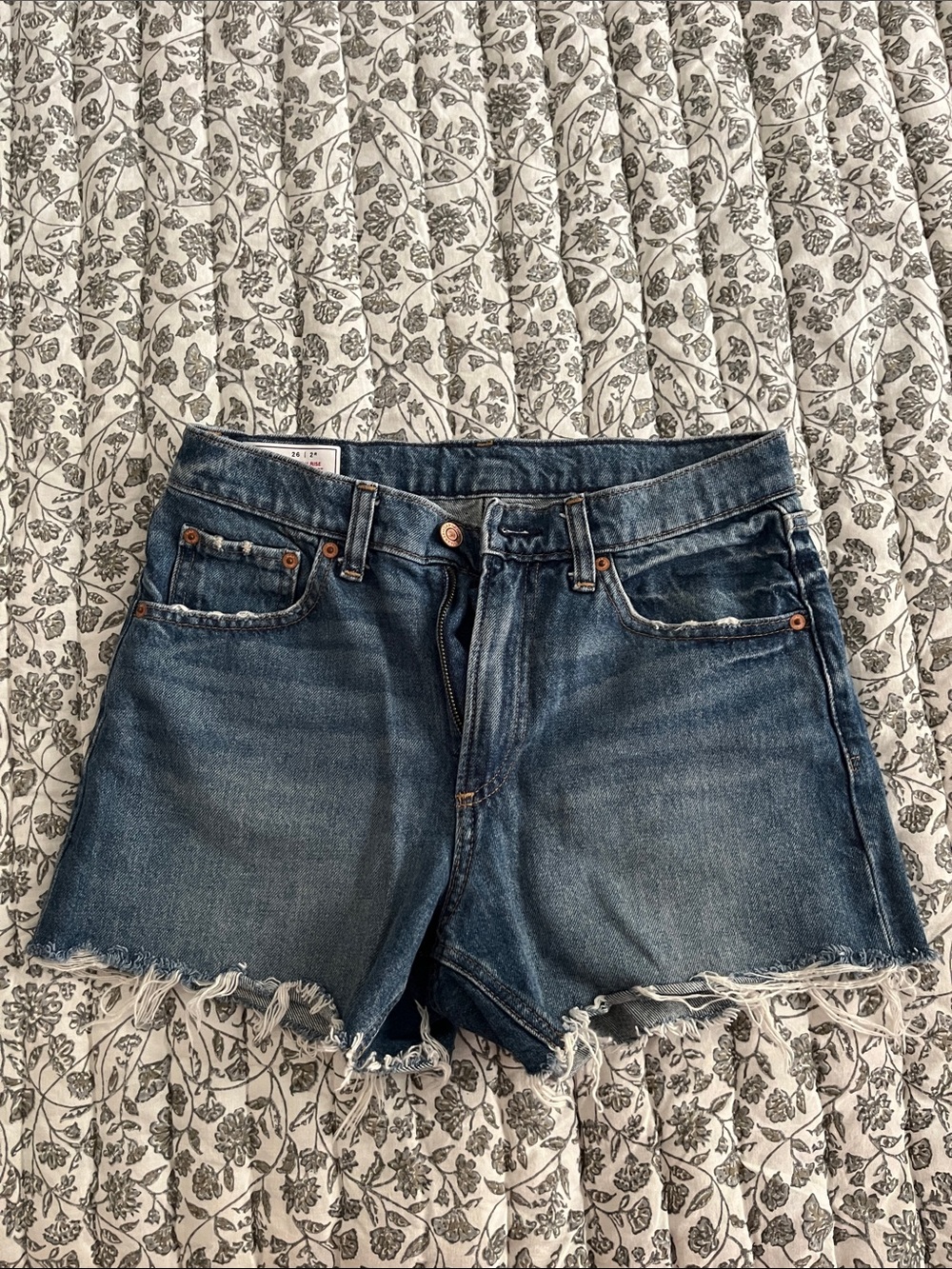 GAP 4” High Rise Stride Denim Cutoff Shorts